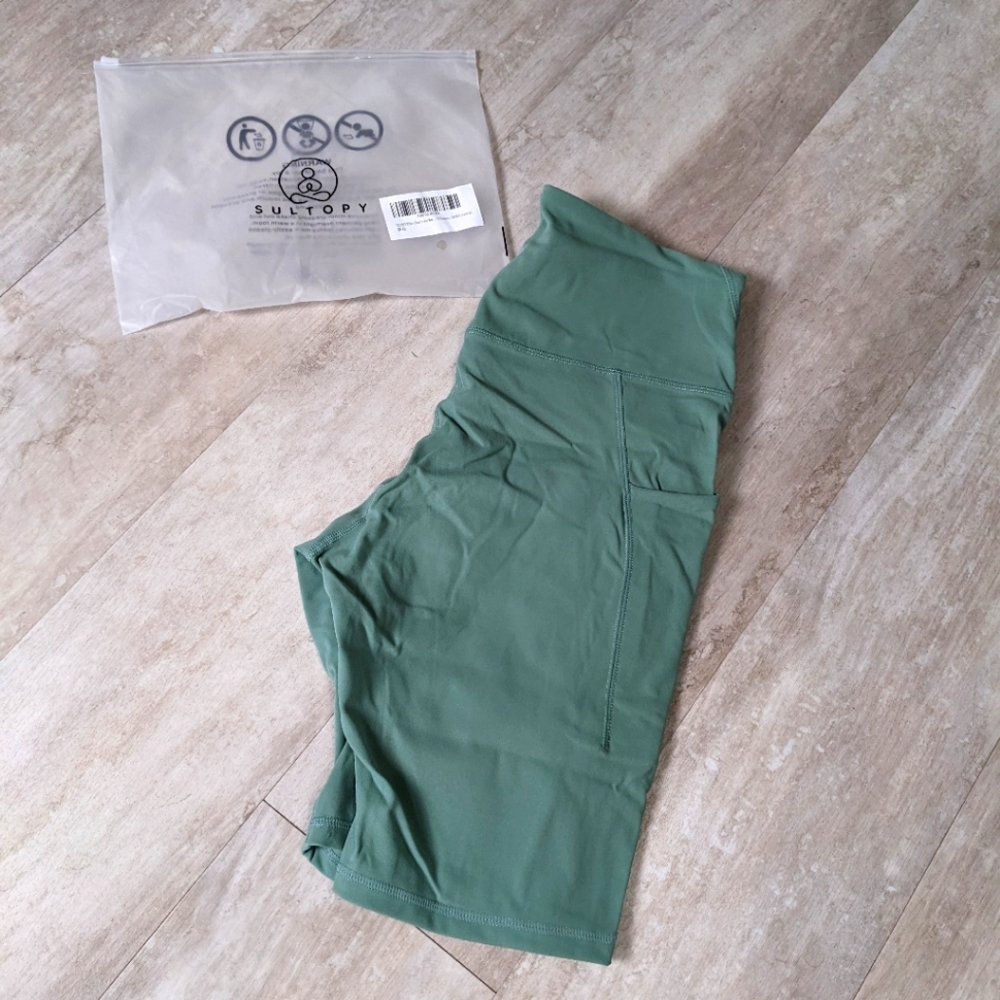 Athletic shorts
